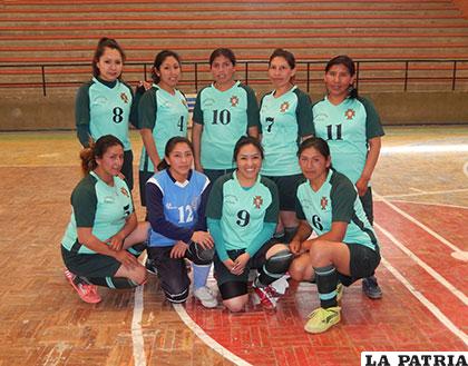 El equipo de odontólogas ODT que participa en el torneo de futsal