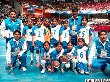 Cacachaca de Challapata logró medalla de bronce en futsal damas