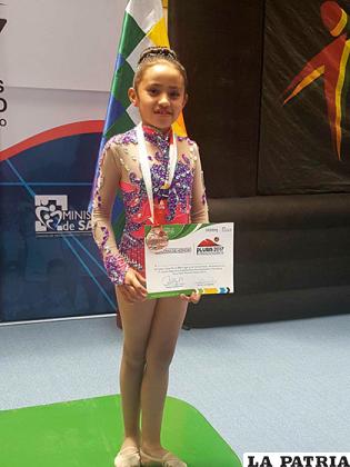 Leydi Saucedo, medalla de bronce en gimnasia rítmica