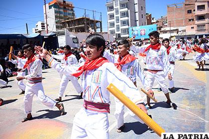 El ritmo de la saya afro-boliviana con el colegio Ayacucho