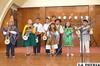 Algunos de los participantes en el concurso de Oruro
