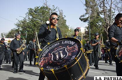 Elegantes músicos los del 