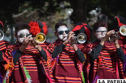 Banda del Saracho impuso el ritmo de los tinkus