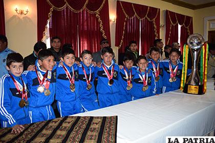 Ignacio León medalla de oro en fútbol de salón