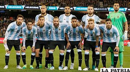 Argentina con la obligación de ganar a Perú para mantenerse en carrera