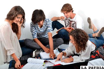 Es importante que los adolescentes se reúnan en torno a actividades productivas para ellos mismos /COMUNICARCONEMOCION.COM