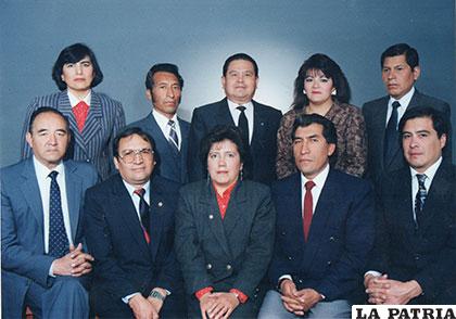 Miembros de la primera directiva del Colegio de Auditores de Oruro