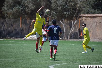 Una acción del juego que venció San Isidro a VHSR 3-2