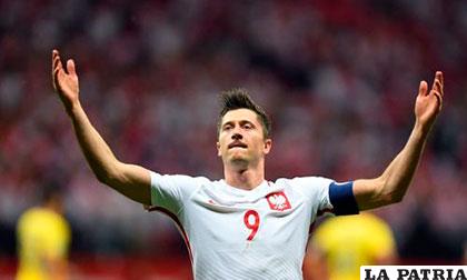Robert Lewandowski delantero de Polonia, es el máximo goleador de las eliminatorias con 16 dianas