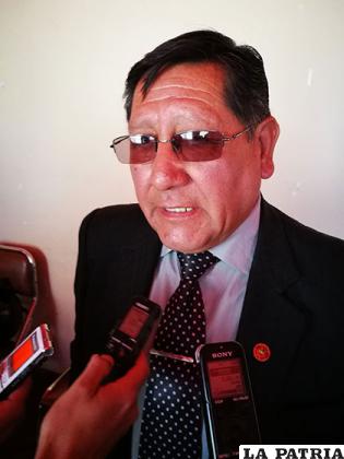El presidente del Bloque Oruro, Edwin Tórrez criticó la ausencia de parlamentarios en la sesión regional