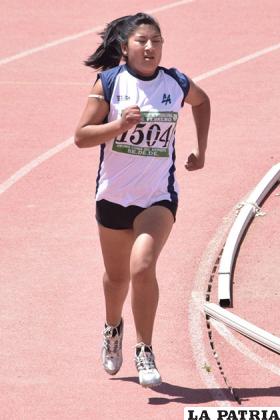 Alison Téllez ganadora en 800 metros