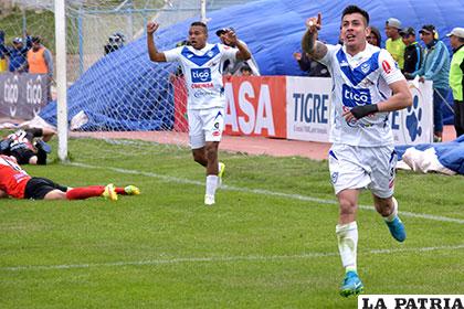 Reinoso y Sanguinetti en la celebración del gol
