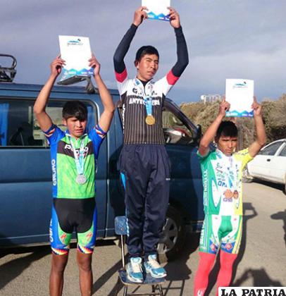 Ganadores en la prueba fondo: Roberto Ancalle, Edwin Ramos y Gustavo Choque
