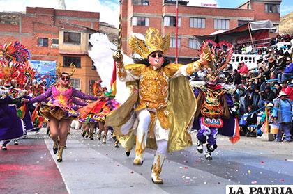 El Carnaval de Oruro es una obra maestra de la humanidad que atrae a miles de turistas
