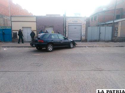 El coche se fue de frente contra el poste