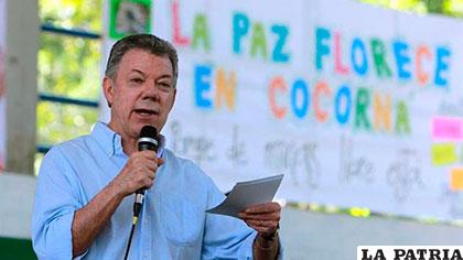 Santos pide deponer las actitudes para lograr la paz