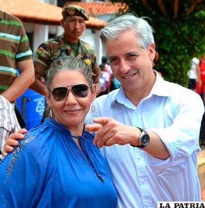 Carmen Lima Lobo con el vicepresidente García Linera