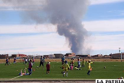 Una nueva columna de humo en el Uru generó preocupación en la población