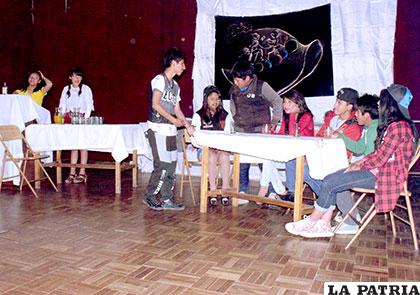 La actividad es organizada por la Asociación Departamental de Profesores de Lenguaje y Literatura del nivel Secundario de Oruro