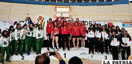 En la rama femenina, la selección boliviana ocupó el segundo puesto