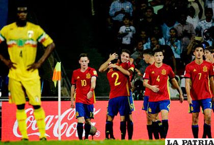 Celebran los españoles el pase a la final, luego de vencer a Mali 3-1