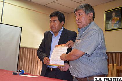 Boris Villanueva y Jacinto Quispaya firmaron convenio interinstitucional