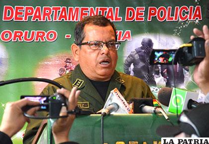 El subcomandante de Policía, coronel Marco Antonio Cortez Castedo, durante la conferencia de prensa de ayer