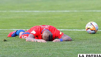 Vidal y su frustración, tras la derrota de su selección ante la de Bolivia