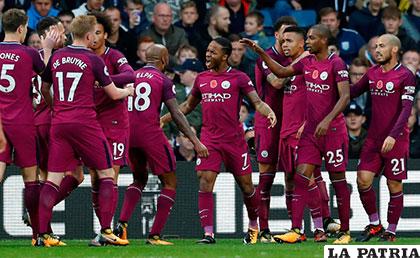 Jugadores del Manchester City celebran la victoria de visita ante el Bromwich
