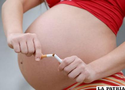 El vicio del cigarrillo afecta al bebé y a la madre gestante /ERESMAMA.COM