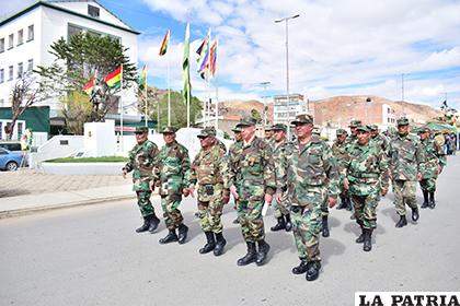 Los excombatientes lucieron uniformes militares ayer en un acto especial /LA PATRIA