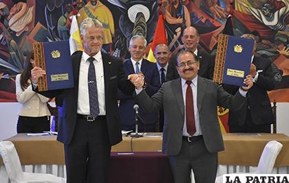 Yacimientos del Litio Bolivianos (YLB) y la alemana ACI Systems firmaron la minuta para la constitución de una sociedad mixta/APG