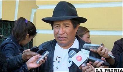 Diputado Rafael Quispe declara ante la prensa/El Deber