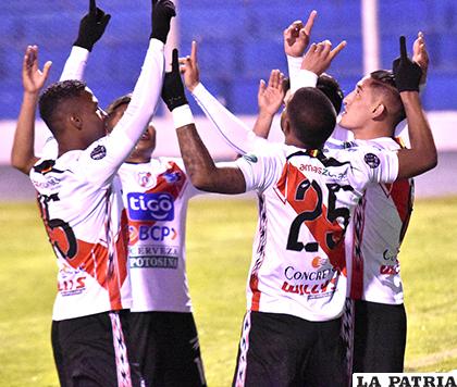 La celebración de los jugadores de Nacional Potosí / APG)