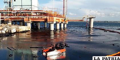 Lugar del derrame de petróleo en la bahía cubana de Matanzas/ELPAIS.CR