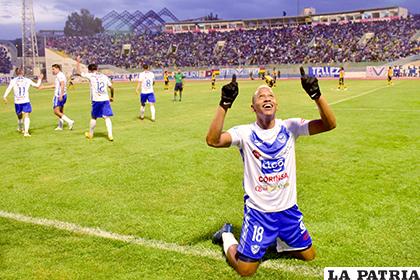 Jair Reinoso, la figura del partido, fue autor del segundo gol del equipo orureño