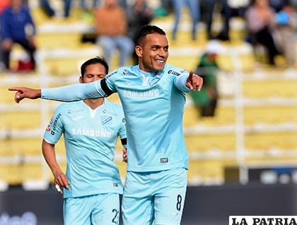 William Ferreira anotó tres goles para el triunfo de Bolívar/  APG
