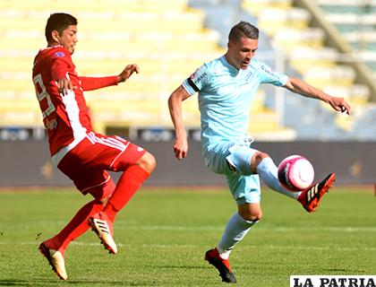 Juan Miguel Callejón con el balón, otro que marcó tres goles/  APG