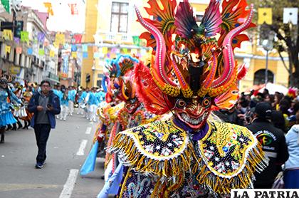 Colorida participación del Colegio 