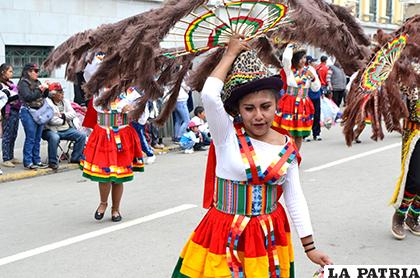 Suri Sicuri del Colegio Nacional Bolivia 