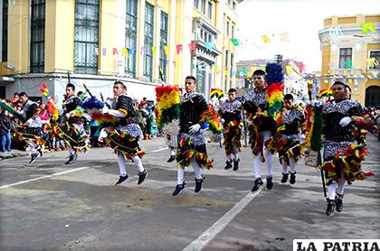 Ágiles saltos de los tobas 