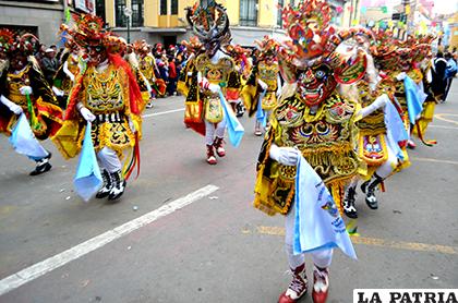 Tropa de diablos del Colegio 