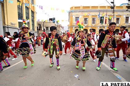 Enérgica participación de los tinkus 