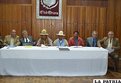 Conferencia de prensa en el Club Oruro /LA PATRIA