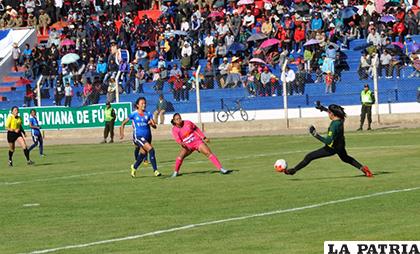Maytte Zamorano autora de cuatro goles en la final / Ovidio Cayoja - LA PATRIA