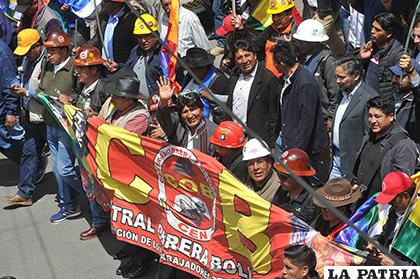 El Presidente Evo Morales en la marcha con la COB /APG