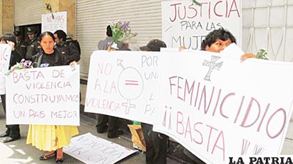 Mujeres protestan exigiendo justicia por casos de feminicidio /INTERNET