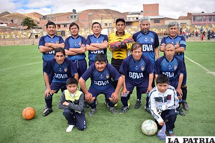 Plantel de Deportivo Vinto en la categoría Súper Máster/ Reynaldo Bellota - LA PATRIA