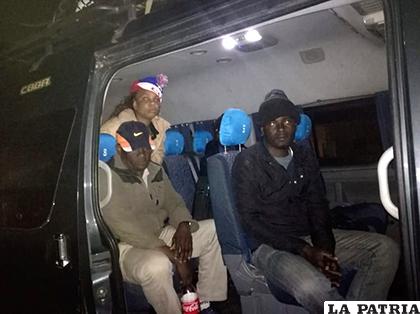 Los haitianos fueron descubiertos en el vehículo de servicio público /LA PATRIA