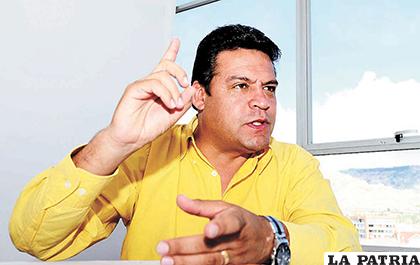 Luis Revilla podría ser candidato a la Vicepresidencia/ LA RAZ?N